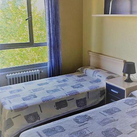 Habitación Caja Mágica Madrid Exterior foto